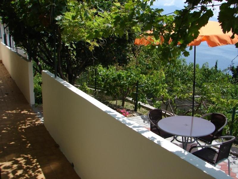 Apartments By The Sea Marusici, Omis - 8632 Mimice Bagian luar foto