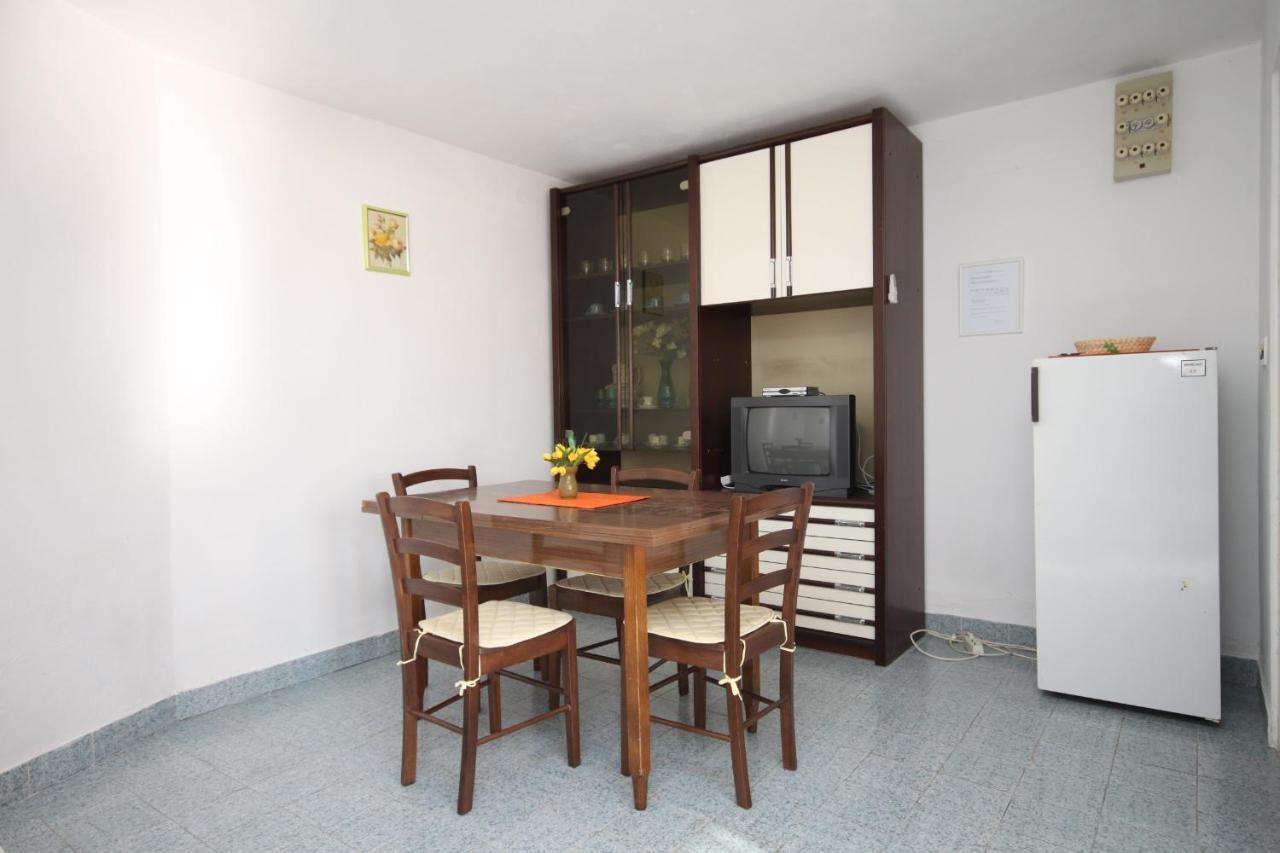 Apartments By The Sea Marusici, Omis - 8632 Mimice Bagian luar foto